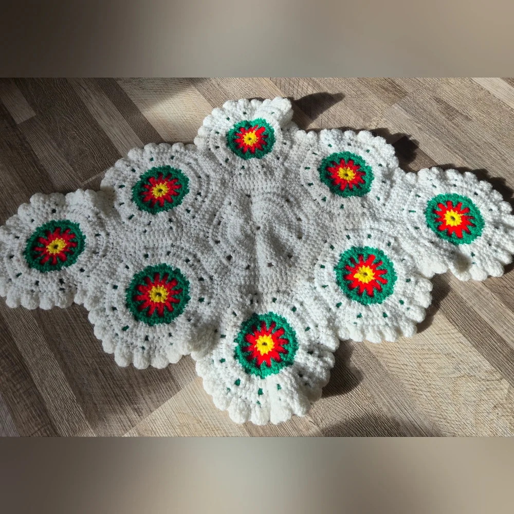 Vintage Handmade Crochet Poinsettia 3D Flower Christmas Table Runner Large 32" - Picture 5 of 11